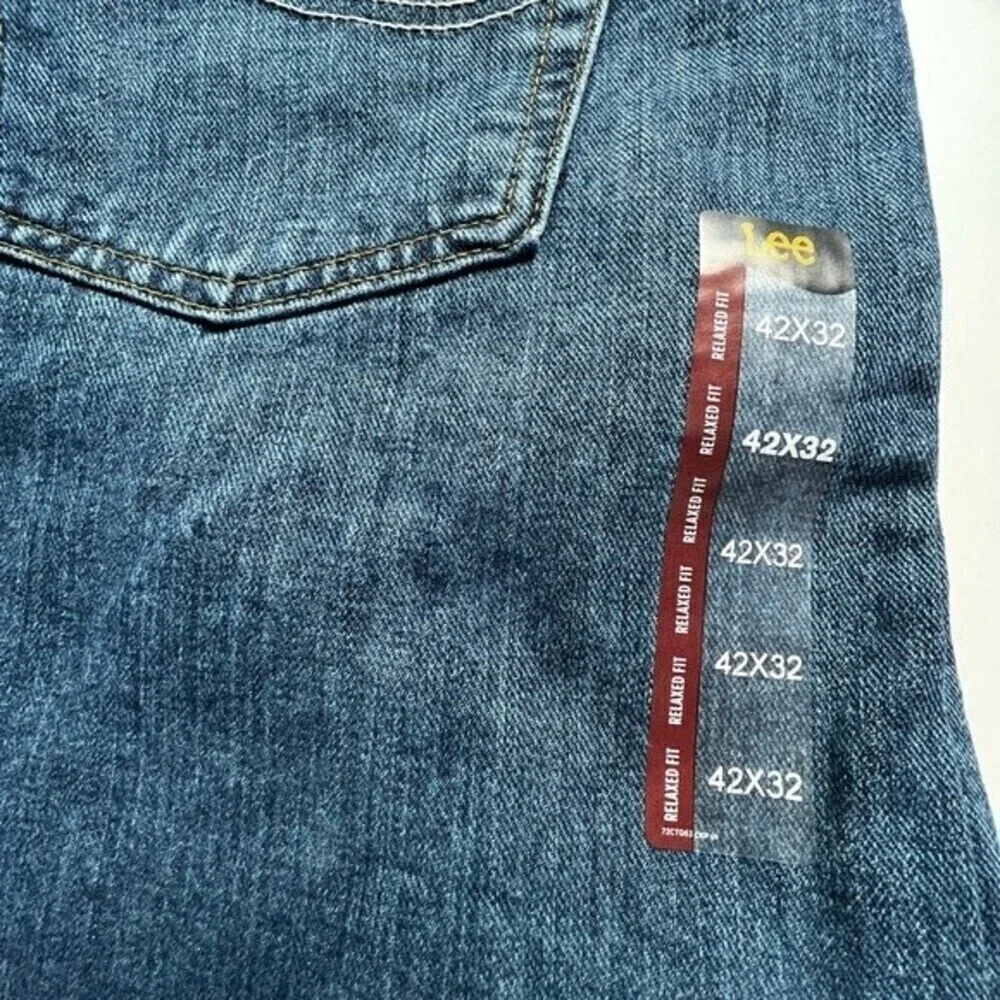 Lee Newman men’s Jean Relaxed Fit Straight Leg size 42x32.